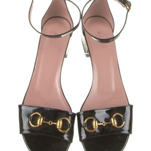 DescriptionGucci Patent Leather SandalsBlackWrap-Around Straps & Buckle Clasp